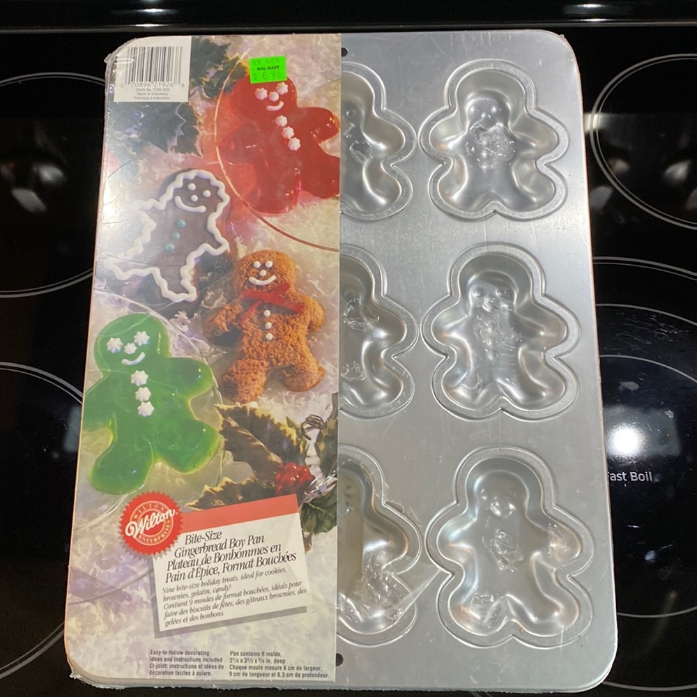 3 PANS: WILTON Petite Christmas Tree & Bite-size Gingerbread Boy & Santa Cake
